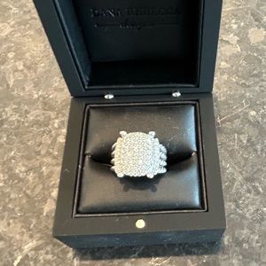 David Yurman Wheaton ring!! Round cut diamonds, silver, Size 7.5